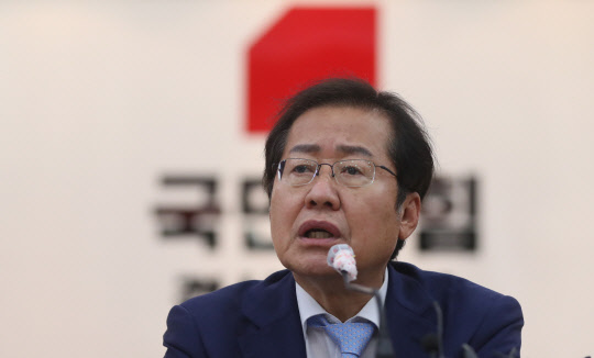 3일 국민의힘 대권주자인 홍준표 의원이 경남 창원시 의창구 국민의힘 경남도당에서 열린 '홍준표 대선 예비 후보 당원 인사 및 기자간담회'에서 발언하고 있다. 연합뉴스.